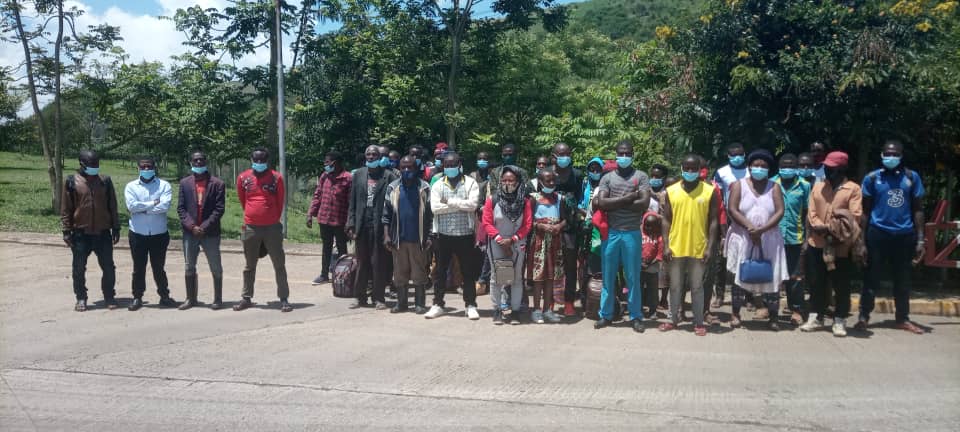 Uganda yirukanye Abanyarwanda 47 ibashinja kuba bari ku butaka bwayo mu buryo bunyuranyije n’amategeko. Bakiriwe kuri uyu wa Gatandatu ku mupaka wa Kagitumba.